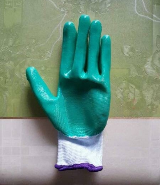 Găng tay phủ nhựa xanh lá